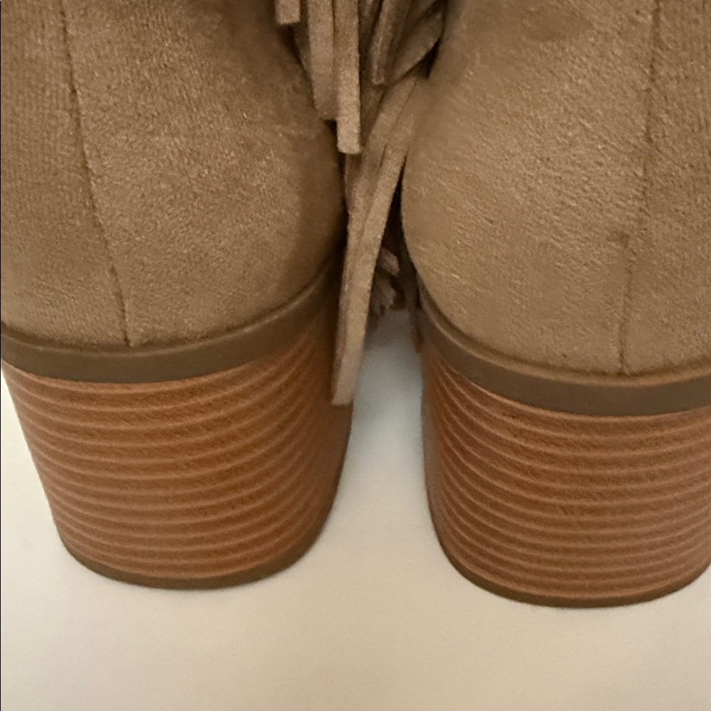 Journee Chic Tan Suede Fringe Boots Journee Comfort Sole
Size 12 - Picture 4 of 8